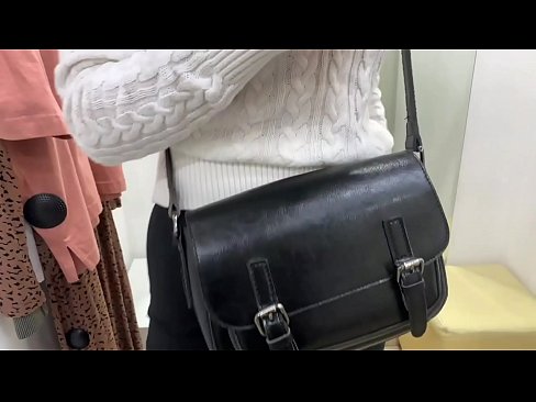 ❤️ فِيٽنگ روم ۾ ڊِلڊو سان نوجوان ڪچي FeralBerry جي عوامي مشت زني ❤️❌  تي sd.tubesexer-com.ru