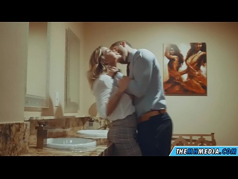 ❤️ جڏهن هڪ busty سنهري اوھان کي هڪ عوامي آرام روم ۾ seduces ❤️❌  تي sd.tubesexer-com.ru